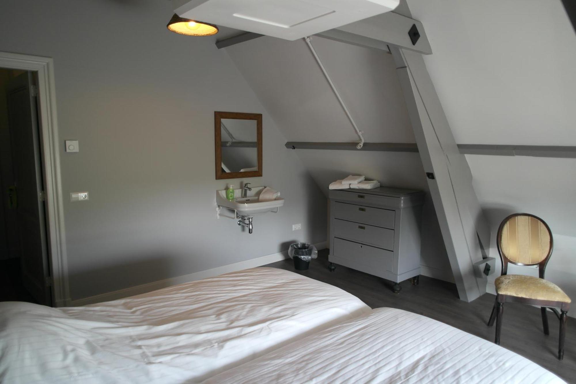 B&B Groepsaccommodatie De Pastorie Lage Mierde Екстериор снимка
